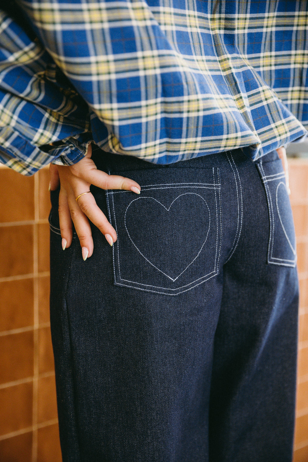 Jean barrel en denim foncé