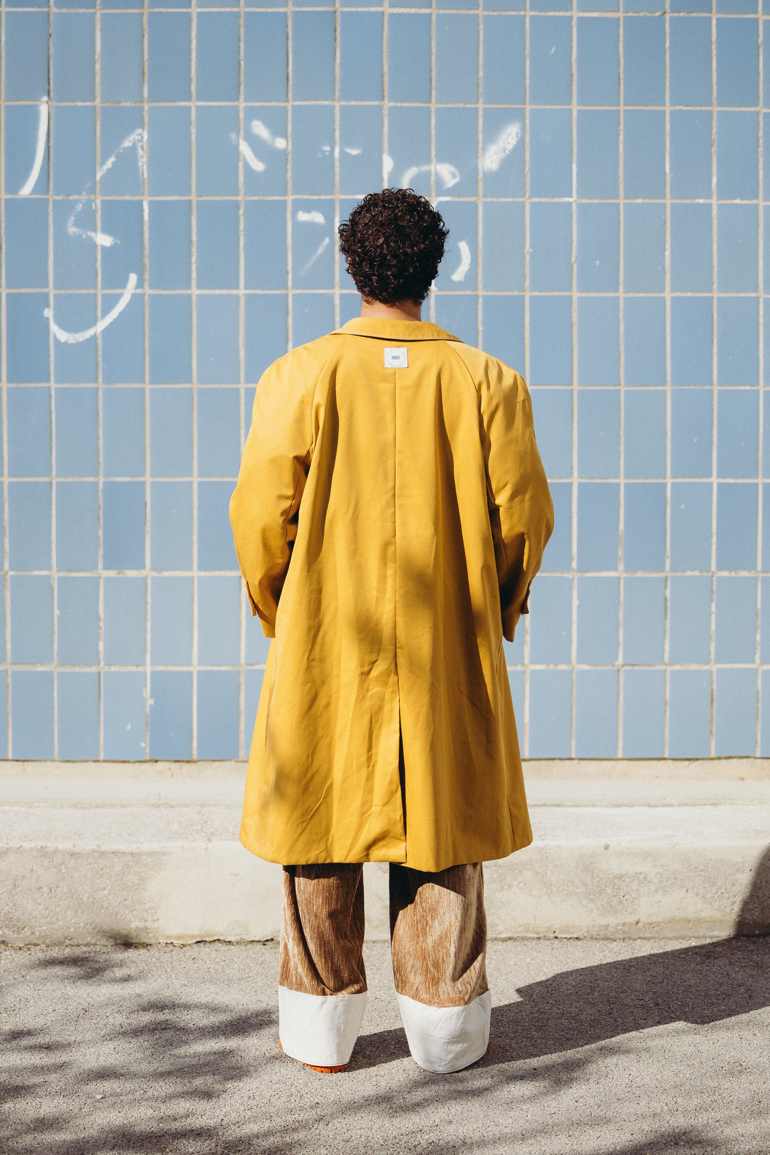 Trench jaune moutarde
