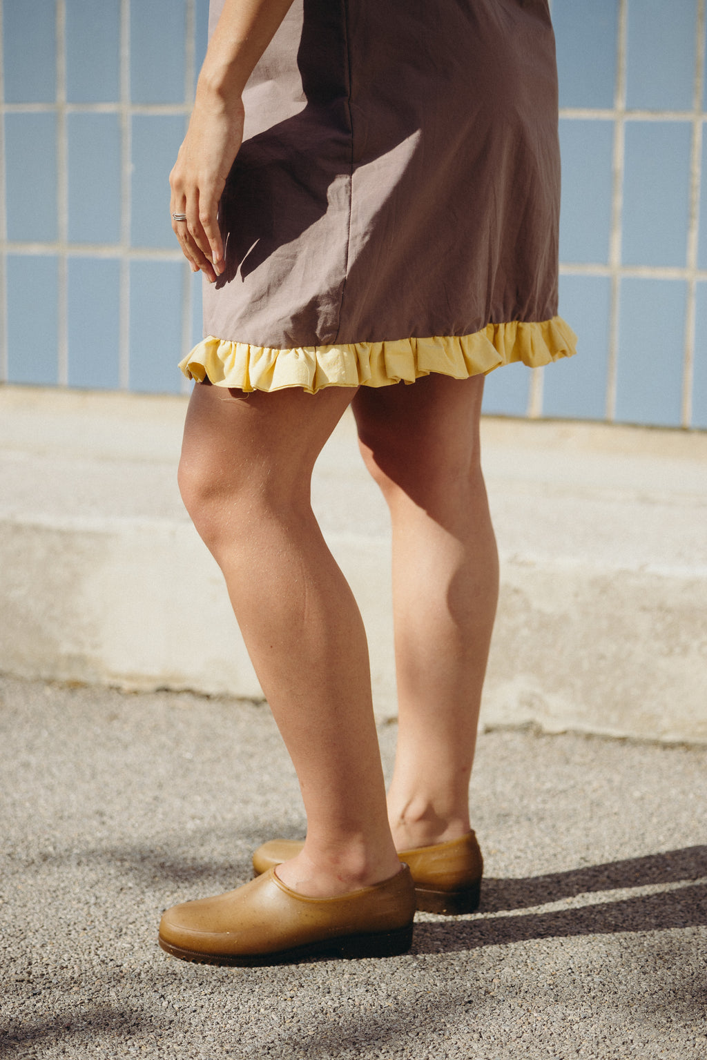 Robe débardeur à volants marron